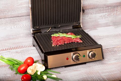 Cooking Steak on a Smokeless Grill